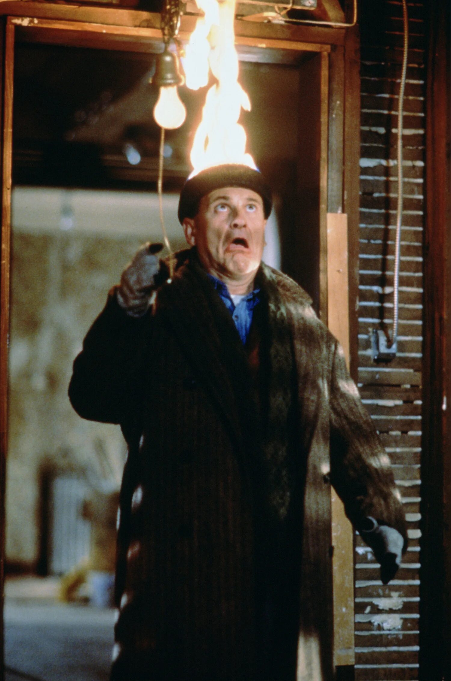 маколей калкин один дома 2 1992. вышел 1 дома 2. джо пеши 2022. маколей калкин 1992. вышел 1 дома 2.