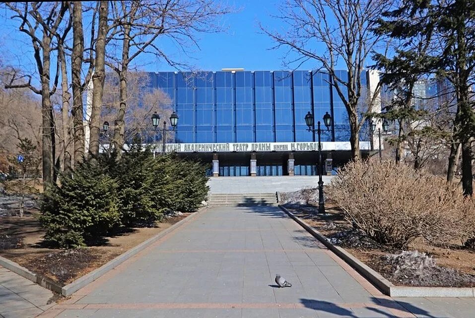 Драматический театр имени горького владивосток. Приморский академический театр владивосток. Сайт театра горького владивосток. Театр имени максима горького владивосток. Приморский академический краевой драматический театр имени горького.