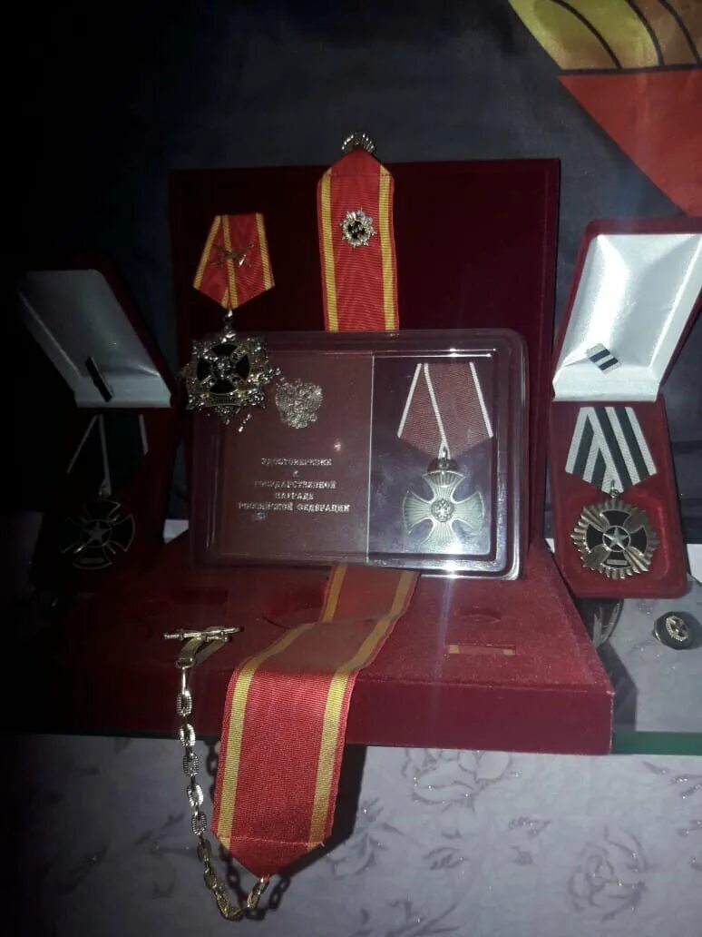 Награды бойцам вагнера. Орден чвк вагнер. медали и ордена чвк вагнера. медаль крест чвх вагнер. крест чвк вагнер.