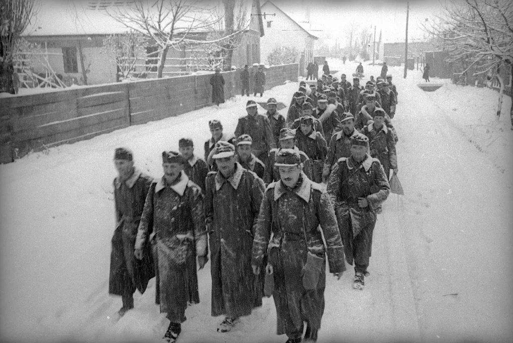 Пленные венгры в СССР. Пленные немцы Будапешт 1945. Венгерские военнопленные 1943. Венгерские военнопленные 1944. Венгерские военнопленные