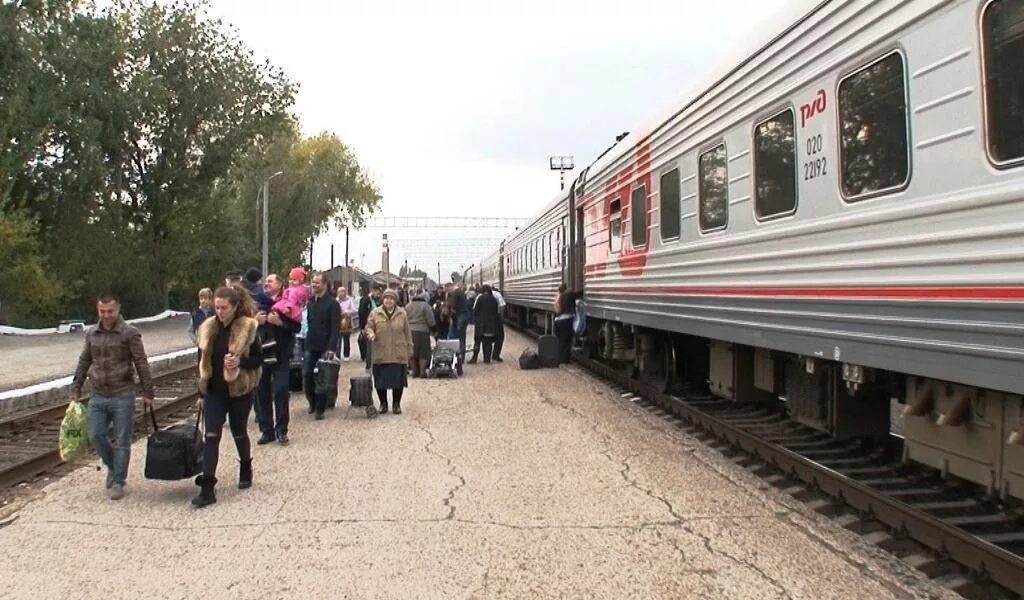 ЖД вокзал Тирасполь. ЖД вокзал Тирасполь поезда. Поезд Москва Кишинев. Поезд Молдова Кишинев Москва.