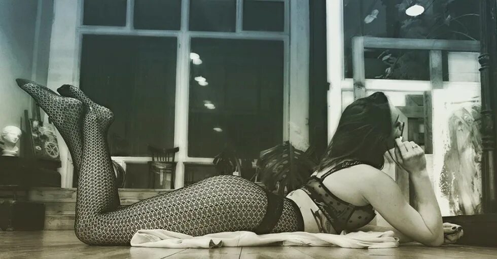 Сидни Суини из "Эйфории" выпустила коллаборацию с Frankies Bikinis BURO.