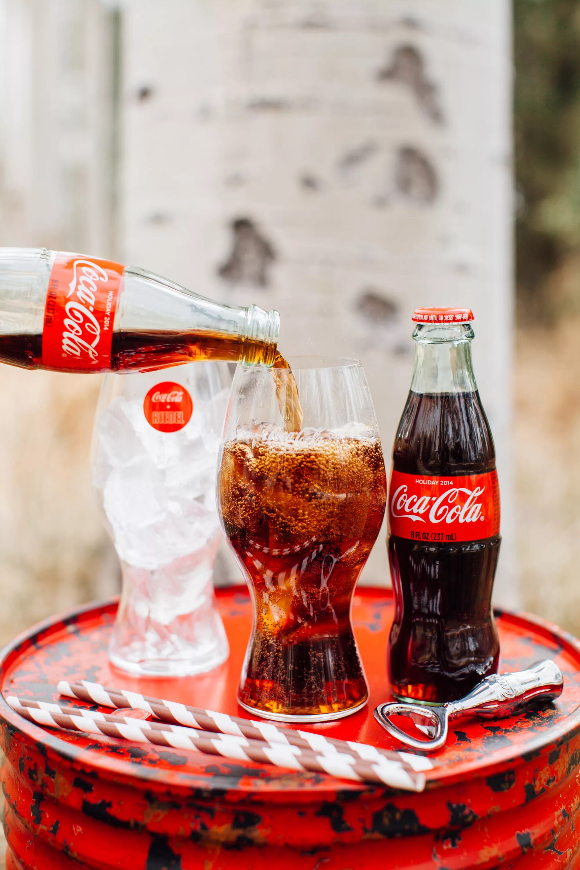 Кок напиток. Напиток кока кола. coca cola газировка. кола ккал. кола с ногами.