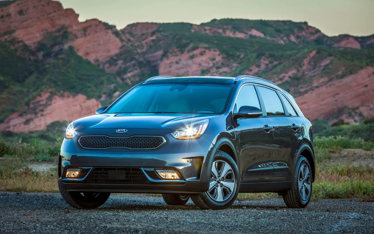 Kia Niro 2018. Kia Niro Hybrid. Kia Niro Plug-in Hybrid 2018. Kia Niro 2019. Кия гибрид