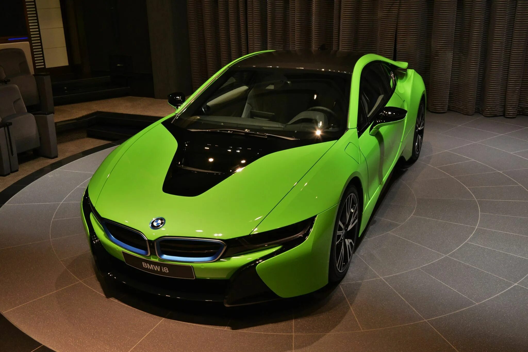 Green сколько стоит. BMW i8 зеленая. BMW i8 Lime Green. BMW i8 салатовая. BMW i8 салатовая Егорик.