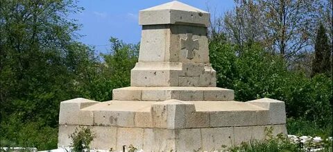 Севастополь лежат в красноватой
