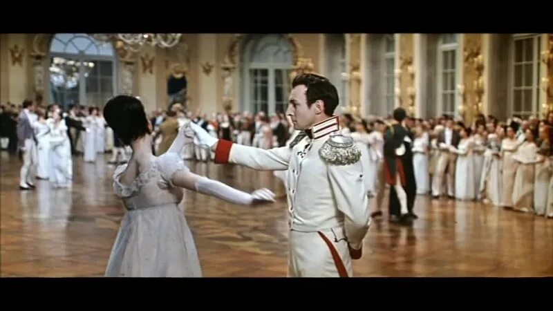 первый бал наташи ростовой видео. бал наташи ростовой война и мир. наташа ростова и андрей болконский на балу. наташа ростова и андрей. эпизоды в фильме война и мир с наташей ростовой.