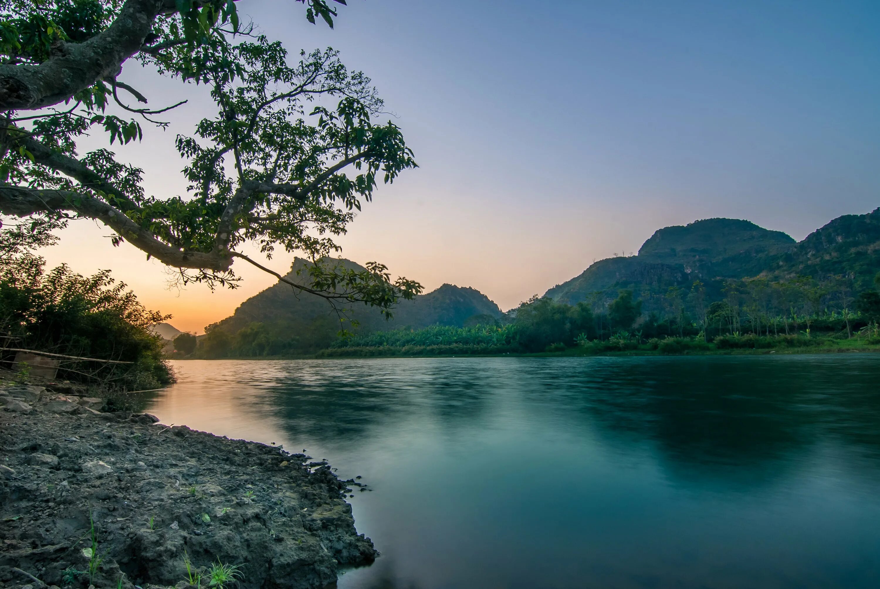 Asia river. Река Меконг Вьетнам. Река Меконг Китай. Вьетнам горы Меконга. Озеро Вьетнама Хонгха.