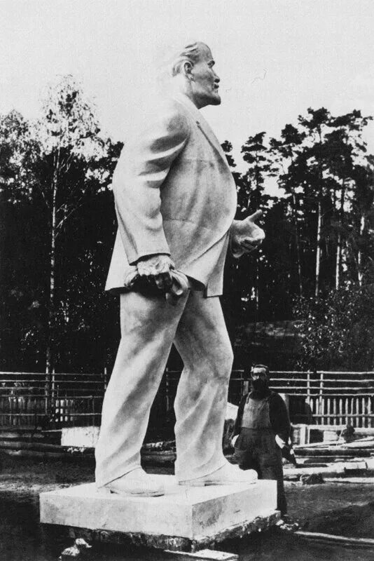 кербель ленин. памятник ленину в риге. сергей меркуров скульптор ленин. скульптор памятник ленину. скульптор памятник ленину.