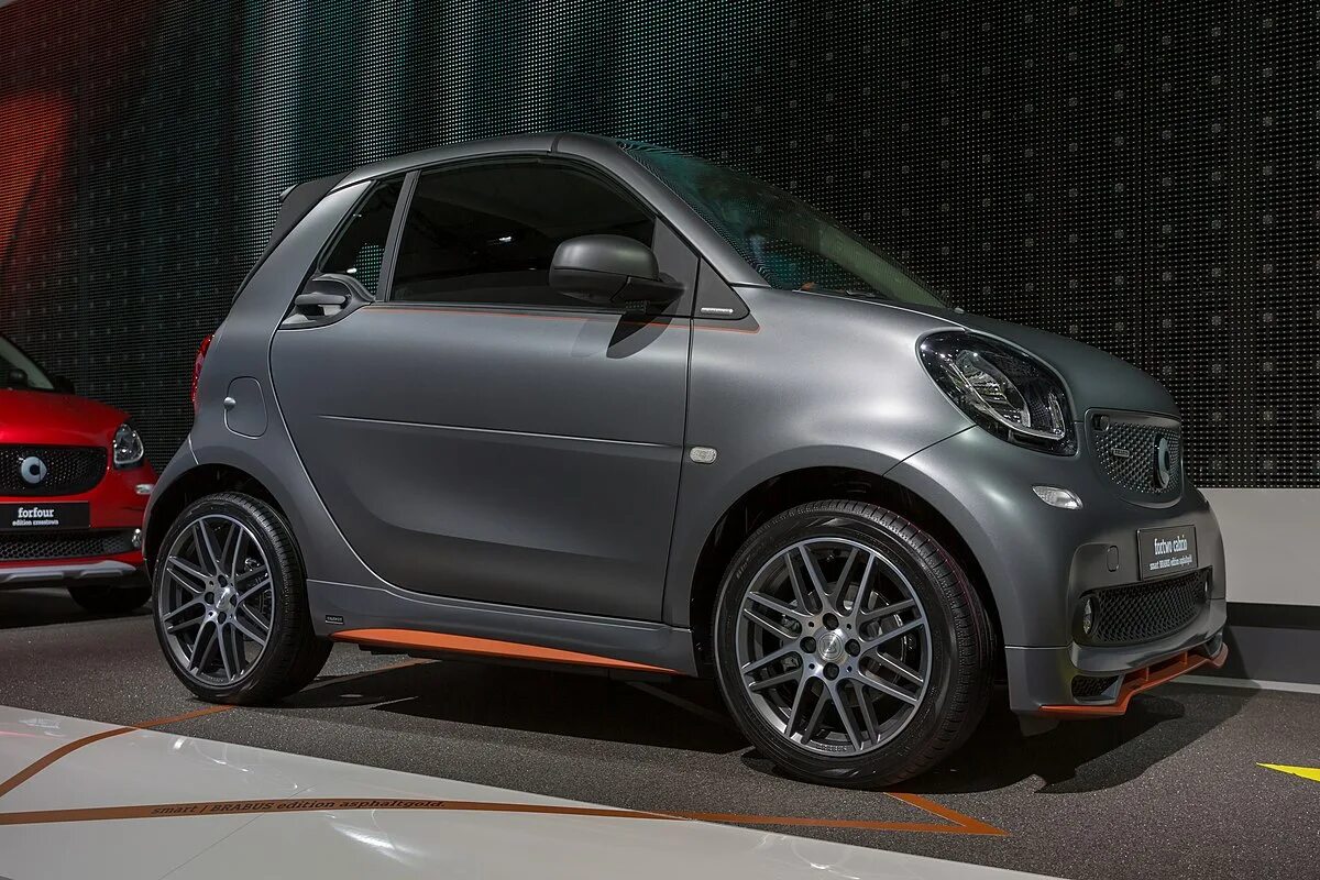 Купить смарт 1. Smart Fortwo Brabus. Smart Fortwo Брабус. Smart Fortwo Brabus 2017. Смарт Брабус 2017.