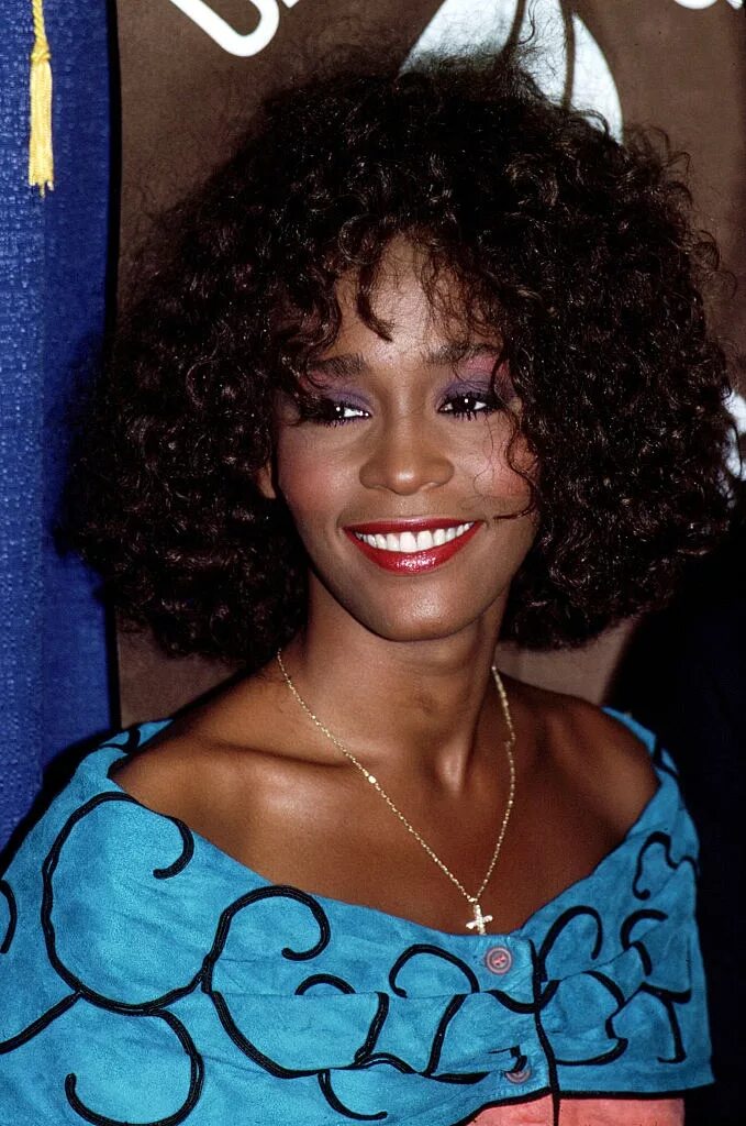 Whitney houston молодая. Whitney houston молодая. уитни хьюстон. уитни хьюстон в юности и молодости. Whitney houston 1990.