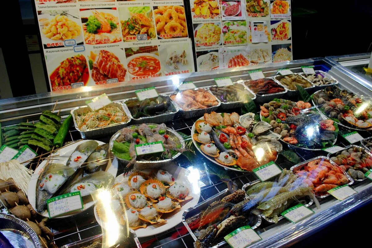 Открытая кухня в ресторане. Кафе на хайнане. Кафе китайской кухни лунзян, хабаровск. Морепродукты в китае. Хайнань кухня.