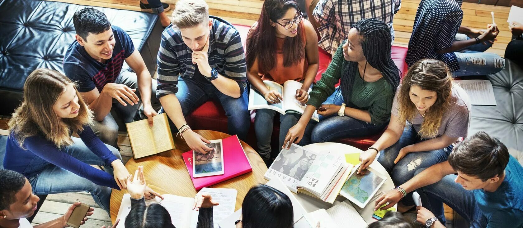 Discussion students. Foundation programme. University Foundation courses. Students discussing.