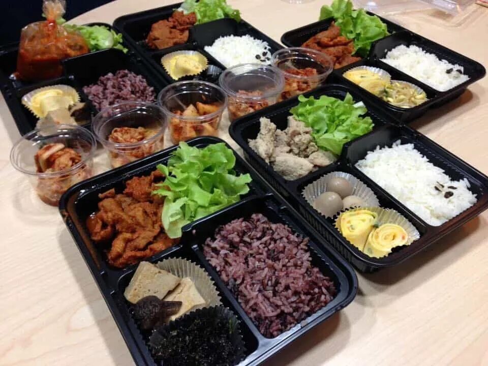 Куксу корейская еда. Доставщик еды в корее. Кухня китая. Корейские блюда названия. Москва заказ корея.