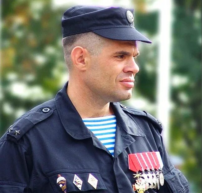 Пропустить офицер. Пропустить офицер