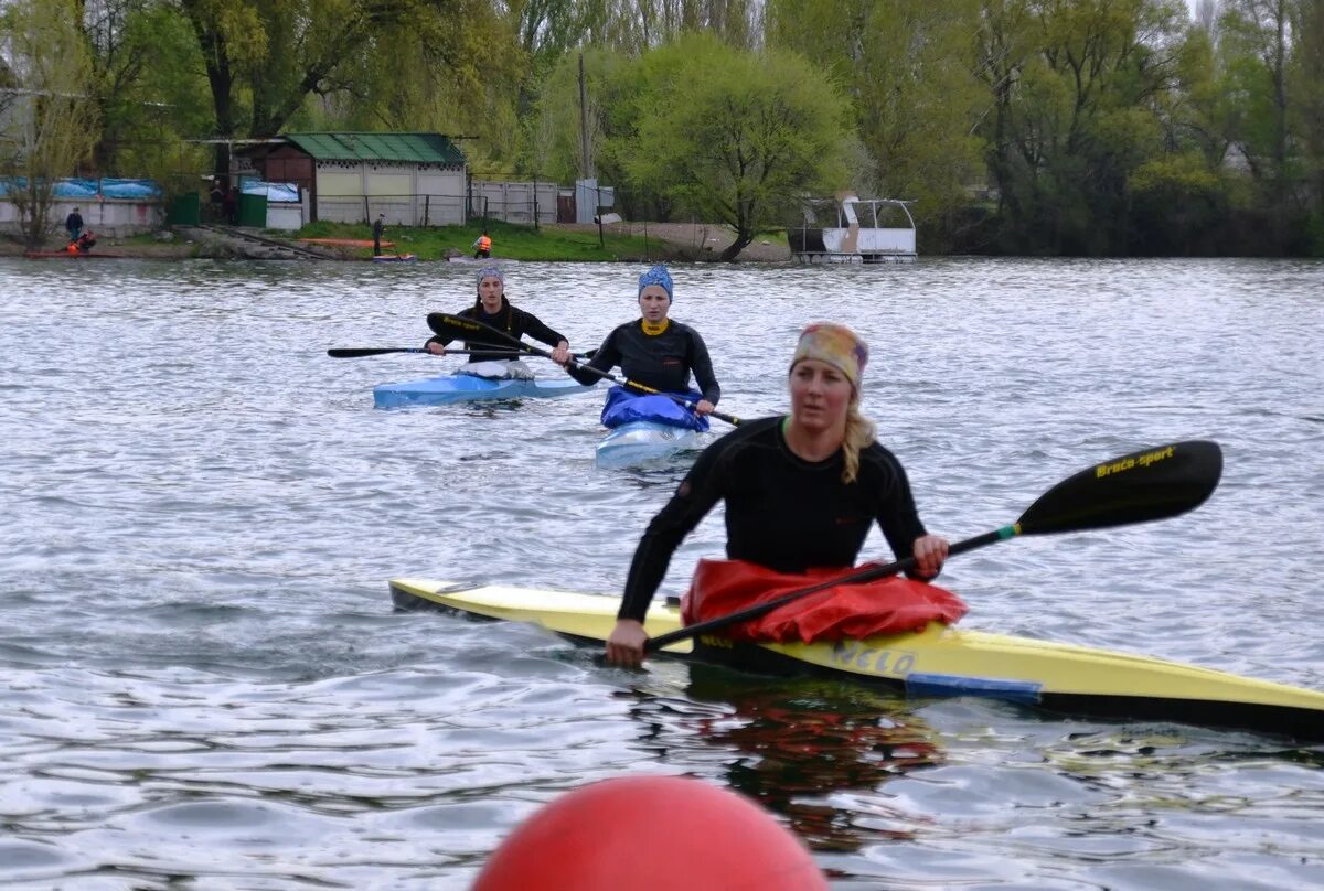 Байдарка Альбатрос спортивная. Каноэ Альбатрос. Лодка Альбатрос каноэ. Секция гребля на байдарках и каноэ.