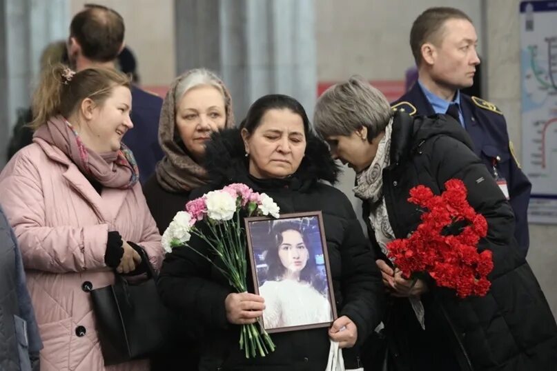 Последние новости по поводу теракта в москве. Годовщина теракта в метро. Теракт метро 2017 Технологический институт. День памяти жертв теракта в Петербургском метро.