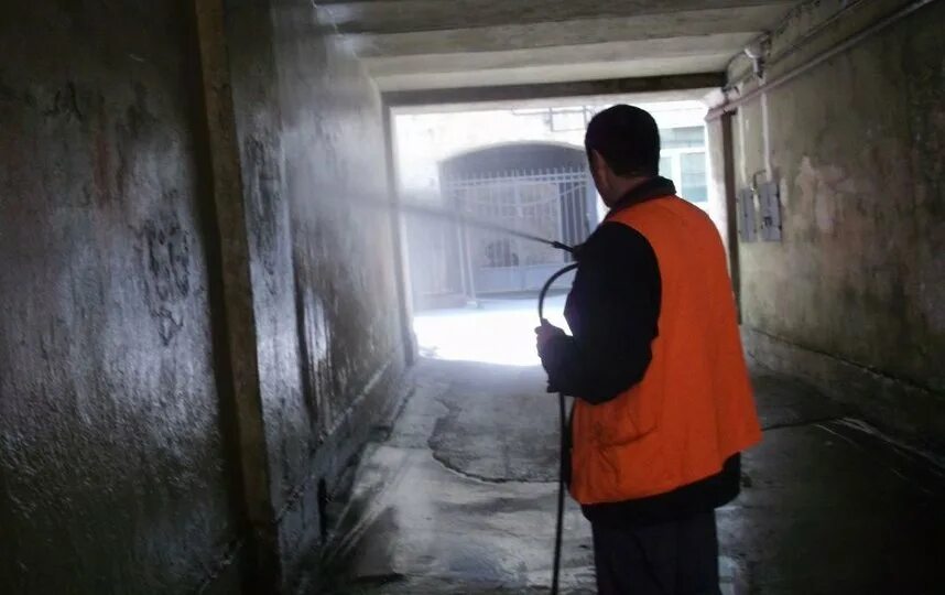 Сборочный конвейер. Работник ручного труда. Работники швейной фабрики. Вакансии в компанию про индустри. Уборка территории от снега.