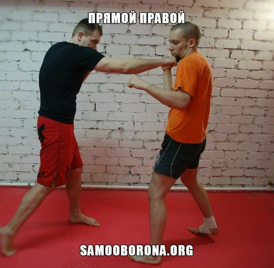 Удар рукой снизу. Тренировки для сильного удара. Упражнения для увеличения силы удара. Как поставиььудар в футболе. Удар по мячу в футболе нога сзади.