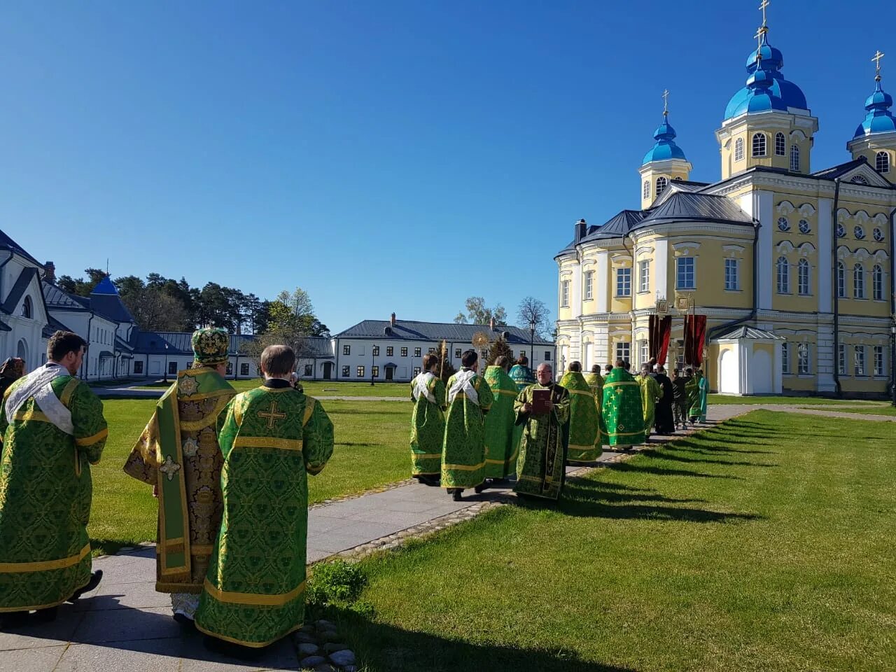 Подворье Коневского монастыря в Санкт-Петербурге. Подворье Коневского монастыря в СПБ. Коневский Рождество-Богородичный монастырь. Подворье Коневского монастыря в Приозерске. Монастыри подворья спб