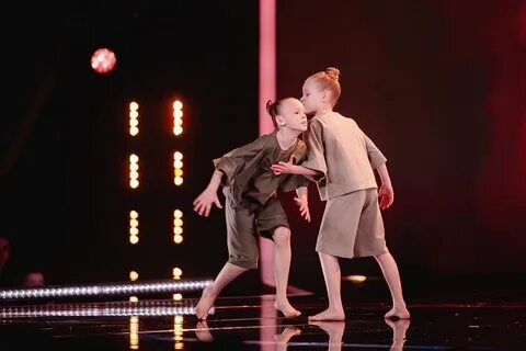 Танец двух маленьких
