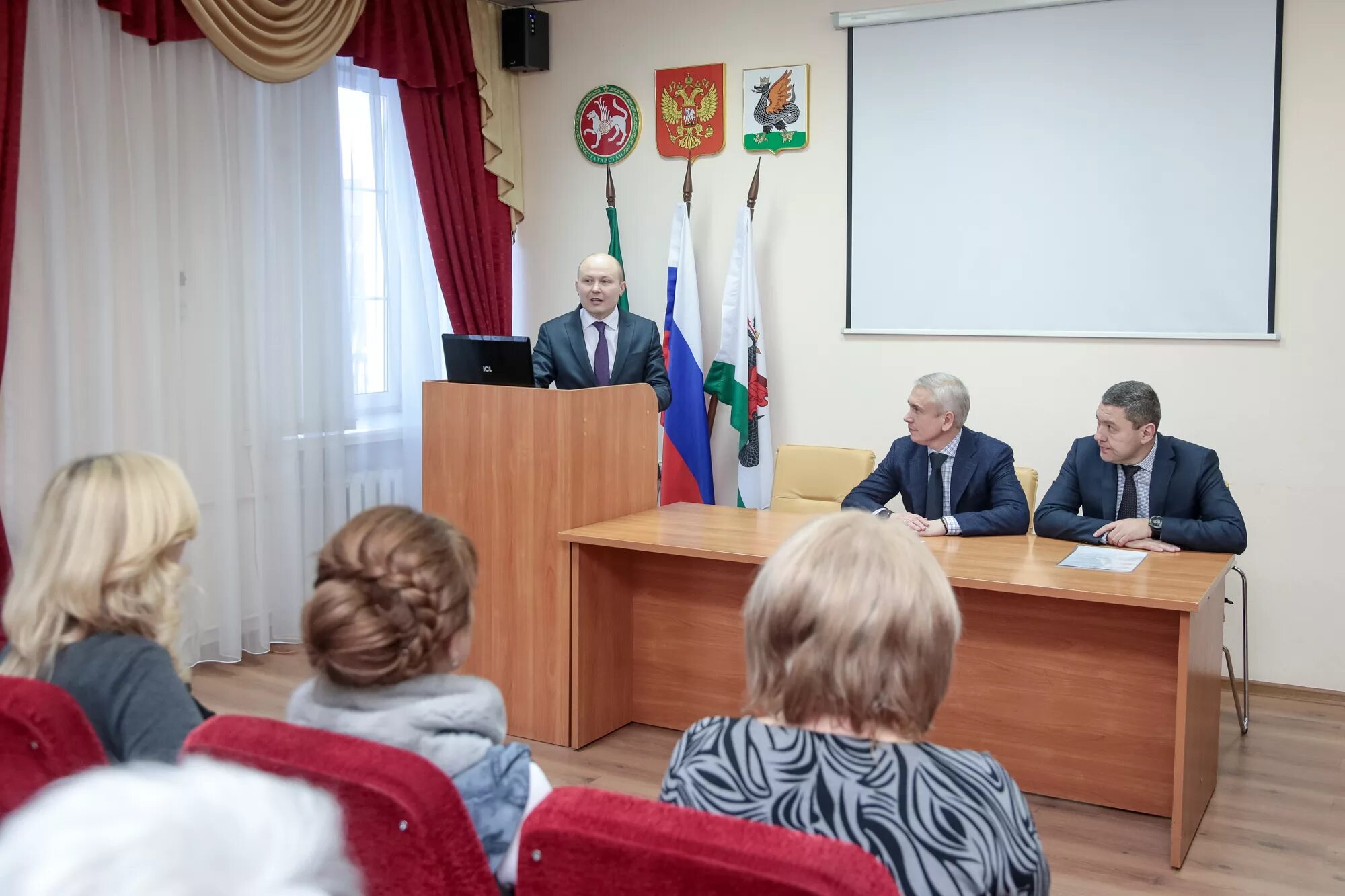 Советский отдел образования казань. Хидиятов Ильнар Рузалович. Глава управления образования Казани. Начальник управления образования Казани. Управление образования Казани.