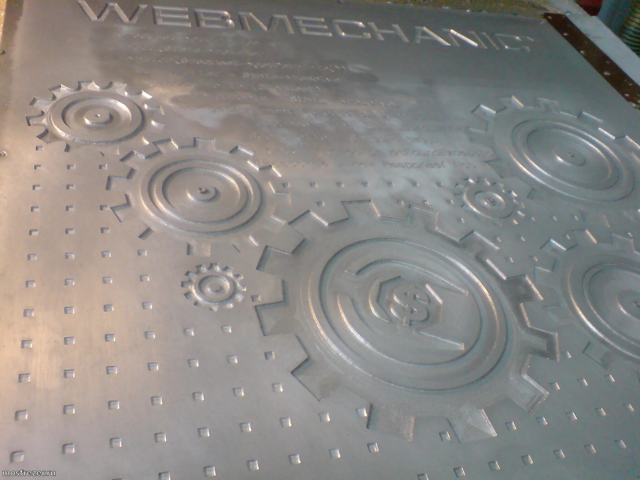 Гравировка на металле чпу. Гравировка на зеркале. Лазерная гравировка на латуни. Лазерная гравировка на нержавейке. Золотой jz.