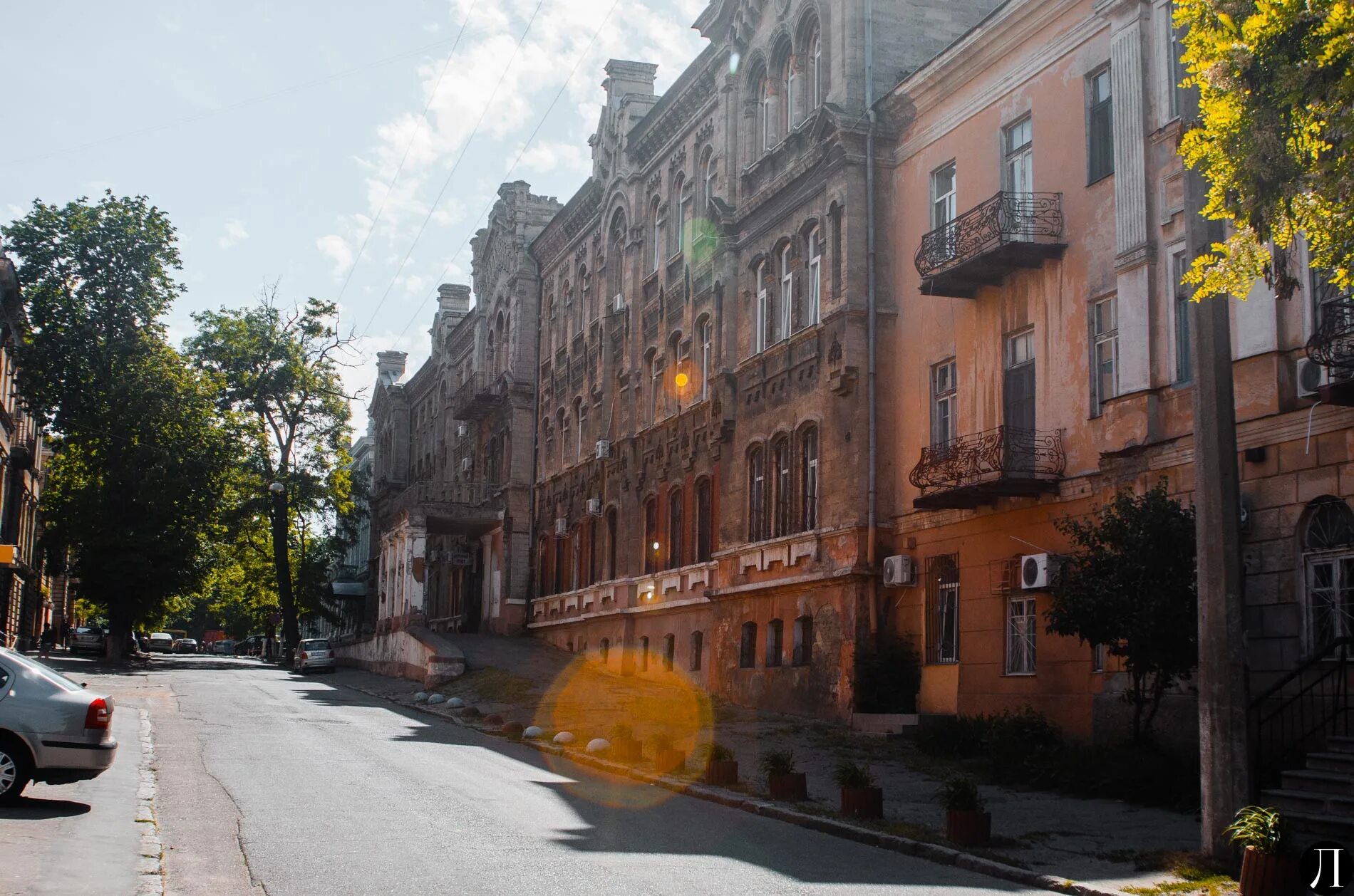 Пер одесский. Переулки Одессы. Заброшенный дом-колодец на улице Городецкого 12/3, Киев, Украина. Одесса переулок ломаный. Одесса переулок Ушинского.