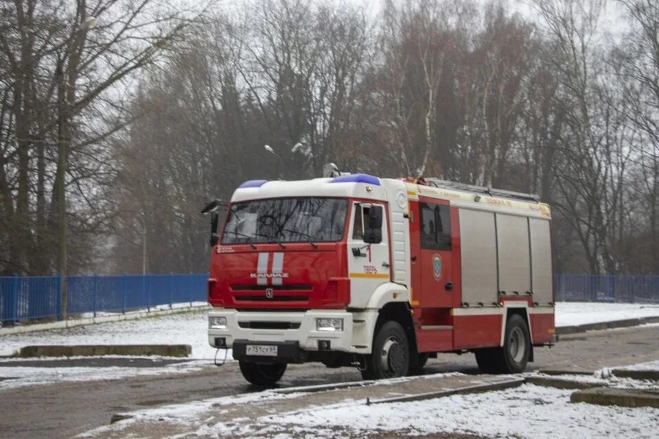 Аварийная тверь телефон. Пожарные России фото. Пожарные Тверь. Пожар. МЧС Тверь пожар.