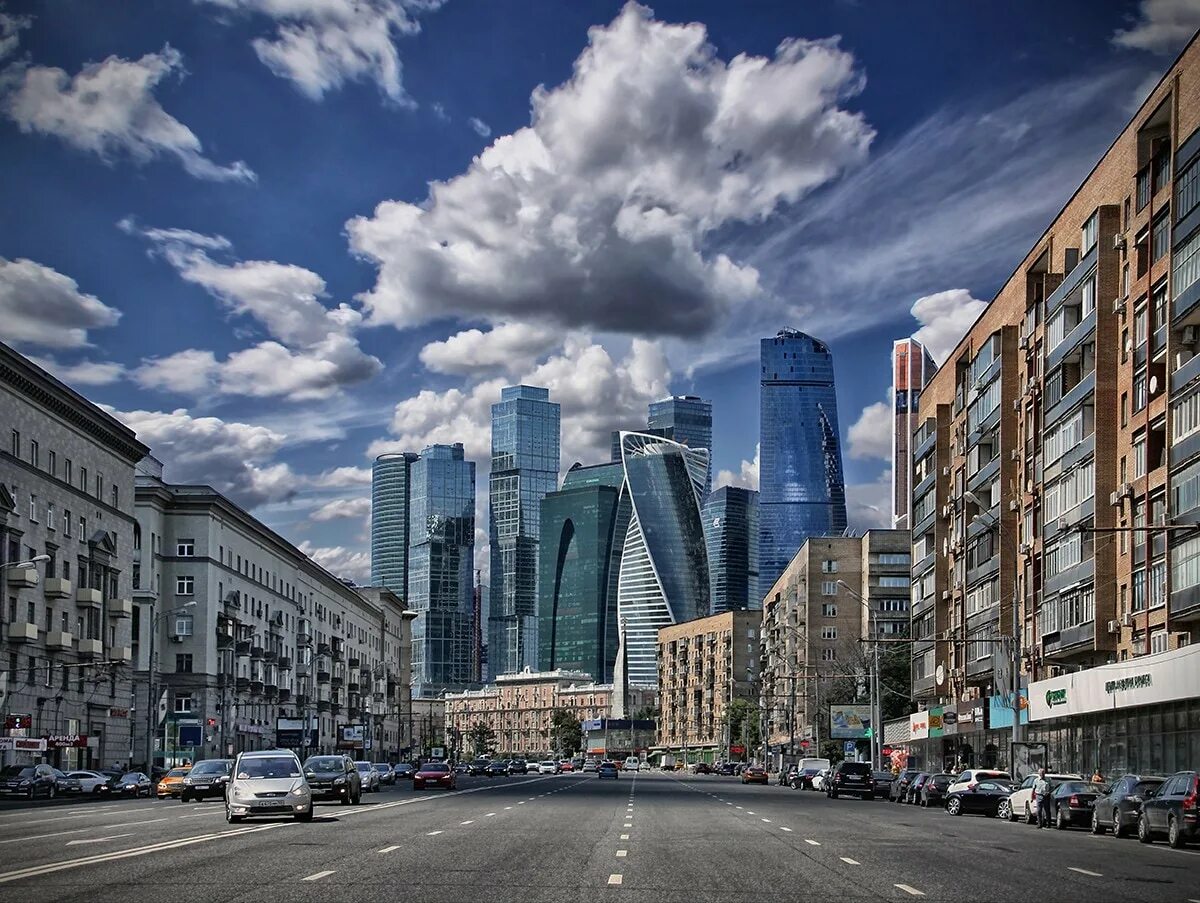 Улица. Дорогомиловская улица Москва. Москва Сити с Дорогомиловской улицы. Вид на Сити с Дорогомиловской улицы. Москва Сити с большой Дорогомиловской.