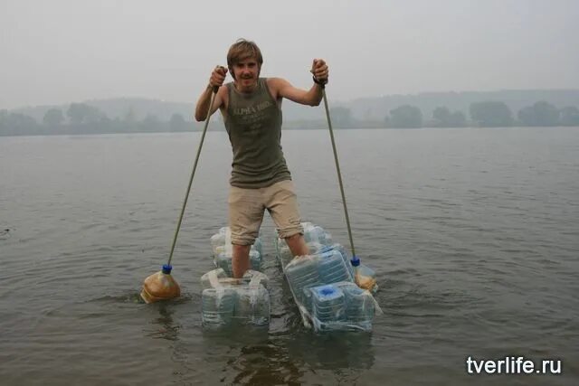 Хождение босиком по воде. Техника хождения по воде. Пройтись по воде. Пройтись по воде. Хождение по воде фокус.