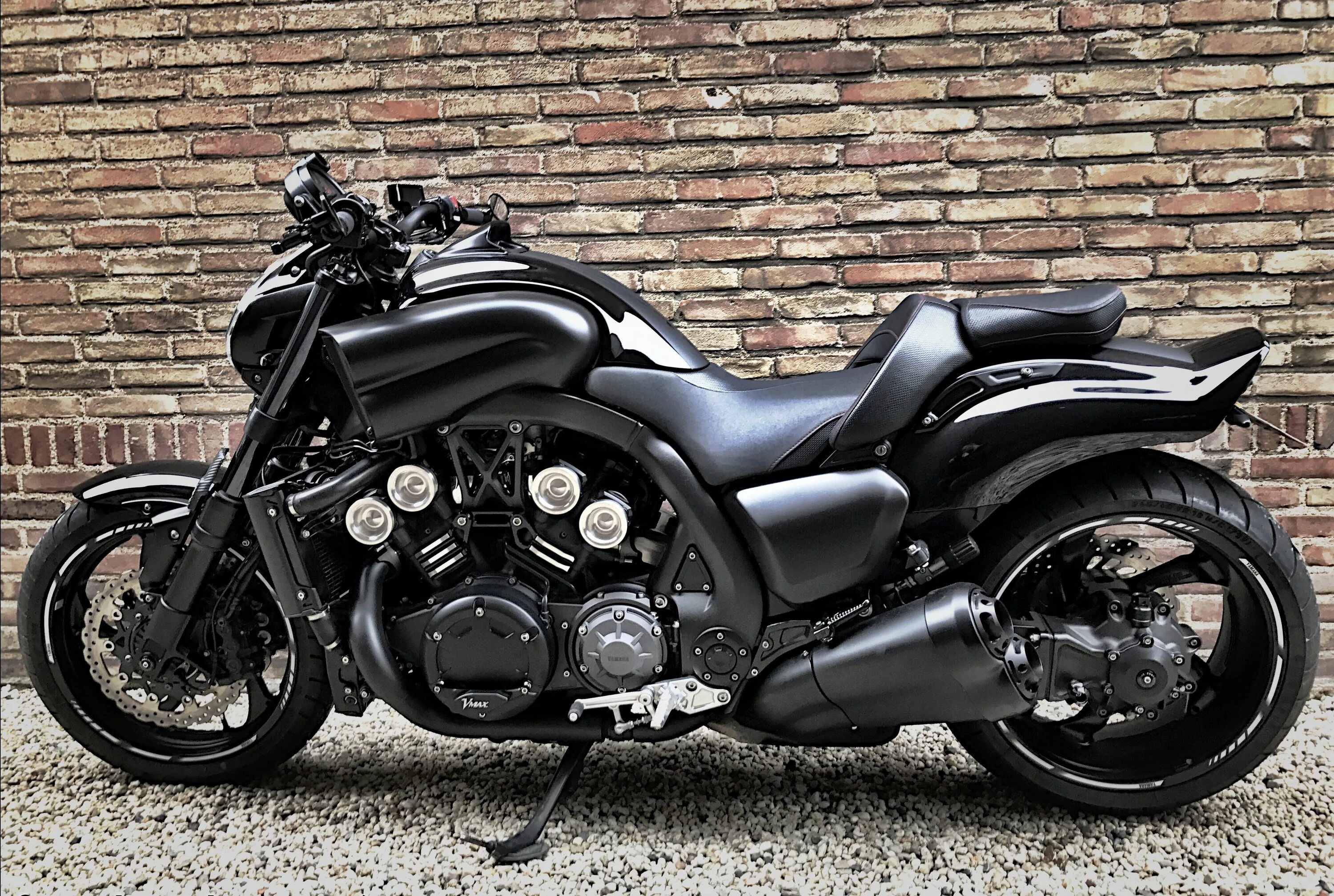 Max 1700. Ямаха ВМАКС 1700. Yamaha v-Max 1700. Yamaha Vmax 1700. Yamaha v-Max 1700 Custom.