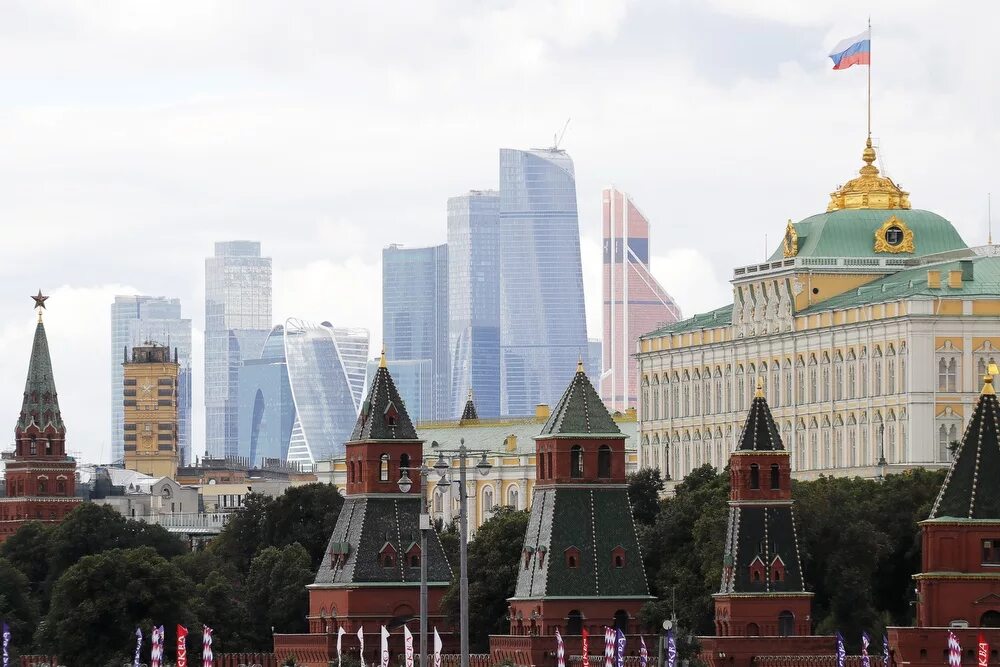 Белый дом в кремле. Белый дом в кремле москва. москва вашингтон кремль белый дом капитолий. белый дом (сша) и московского кремля. кремль vs белый дом.