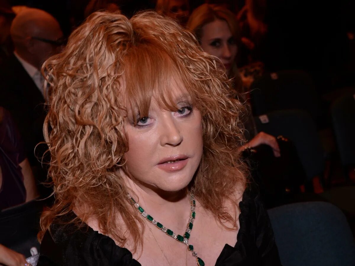 У примадонны их 7 букв. Алла пугачева 2000. Алла пугачёва в молодости. Пугачева сейчас 2021. Пугачева.