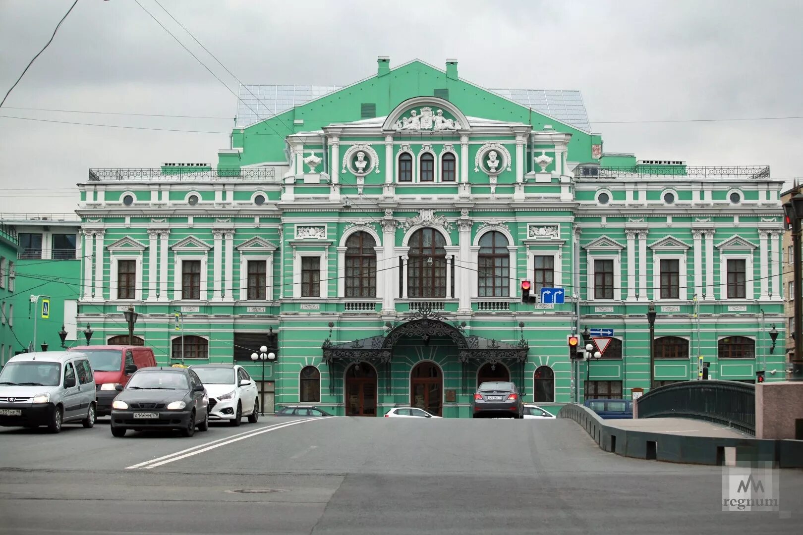 Санкт петербург здания театров. БДТ им. г. а. Товстоногова. Большой драматический театр Санкт-Петербург. Драматический театр Товстоногова. Большой драматический театр г.а. Товстоногова.