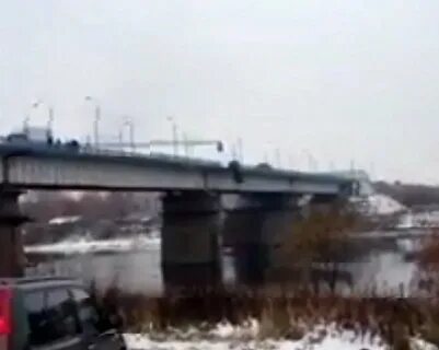 Скинули с моста