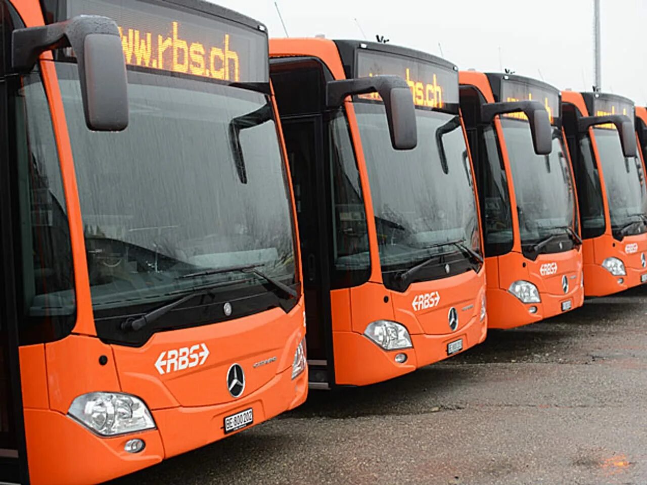 Оранжевый автобус пермь экскурсии. Оранжевый автобус. Тур оранжевый автобус. Оранжевые автобусы в России. Автобус апельсин.