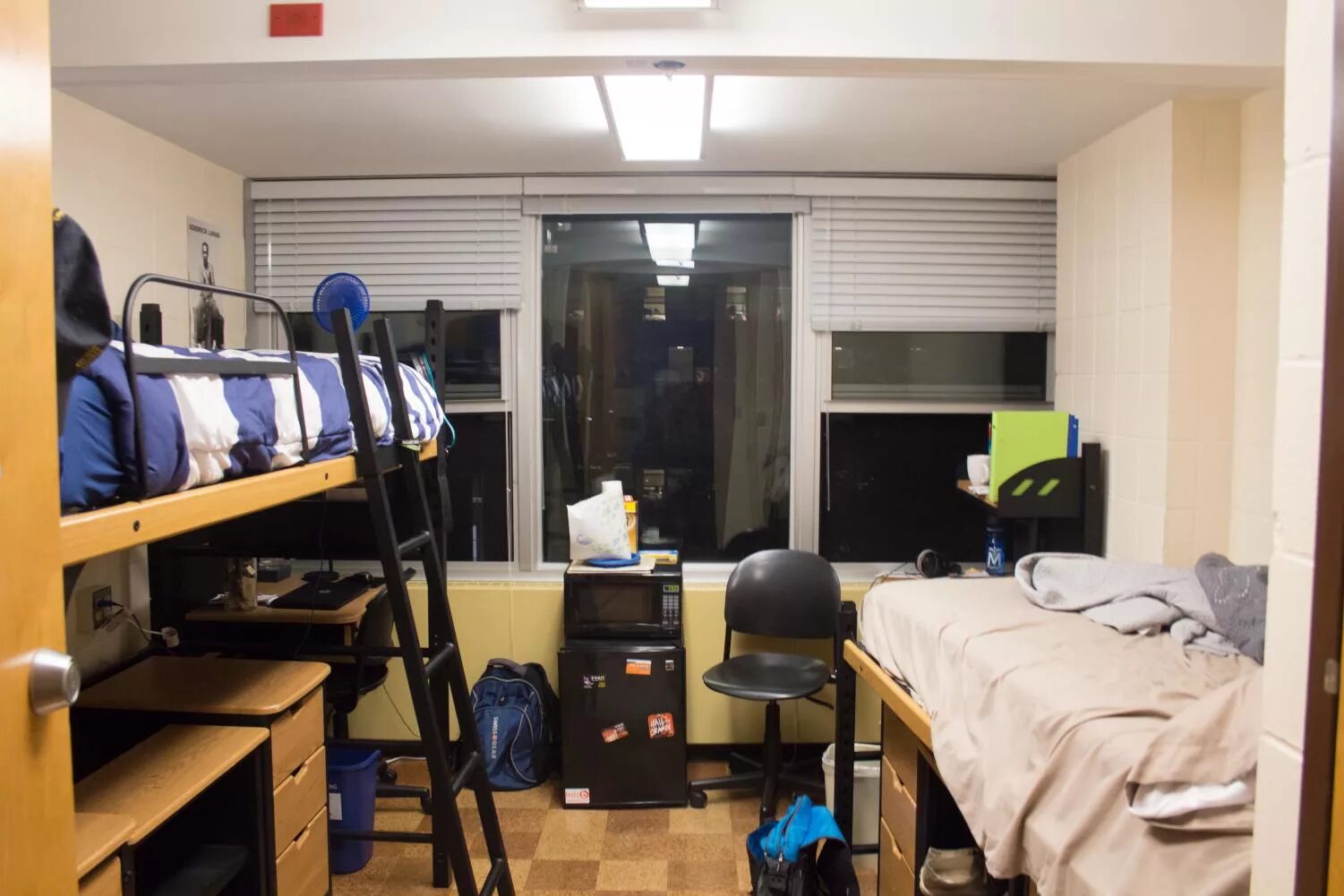 Общежитие комната калининград. Общежитие комната 303. Dorm Room Movers.