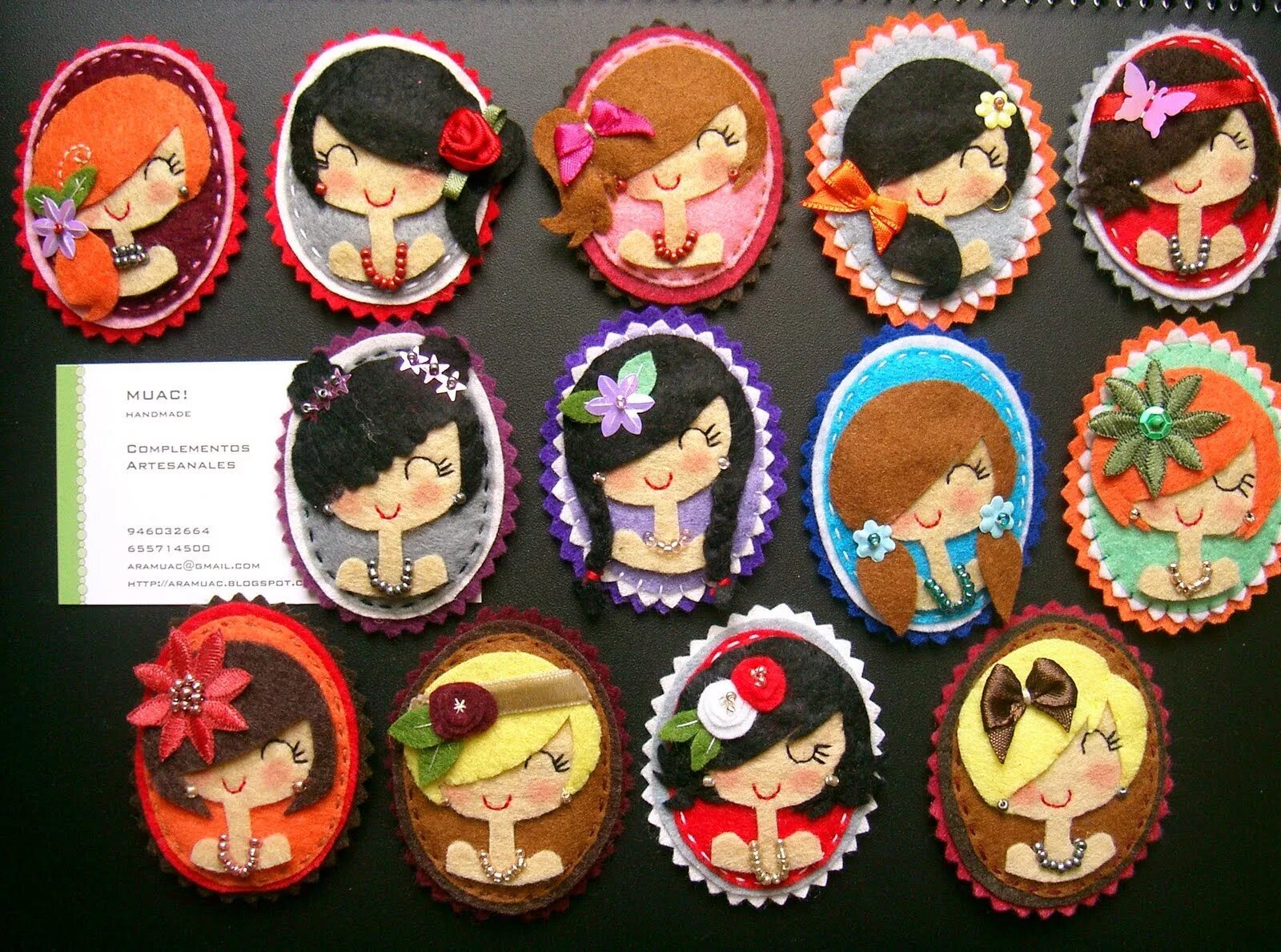 Felt rewards. Мягкие игрушки из фетра. Брошки девочки из фетра. Фетровые игрушки на елку. Брошь круглая из фетра.