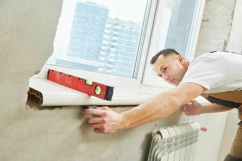 Установка подоконников из разных материалов