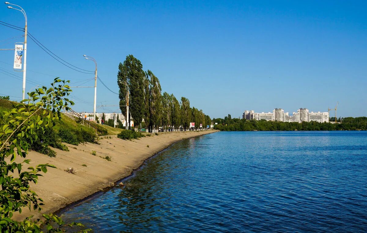 Воронеж берег водохранилище. Воронежское водохранилище, Воронеж. Акватория Воронежского водохранилища. Набережная Воронежского водохранилища.