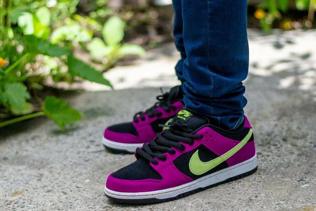 Nike sb dunk low pro оригинал. Nike SB Dunk Low Red. Nike SB Dunk Low Red Plum. Nike SB Dunk Plum. Nike SB Dunk Red Plum.