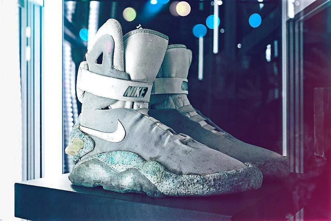 Мир кроссовок. Nike Air mag Marty MCFLY. Nike mag back to the Future. Nike кроссовки Air mag. Nike mag 2020.