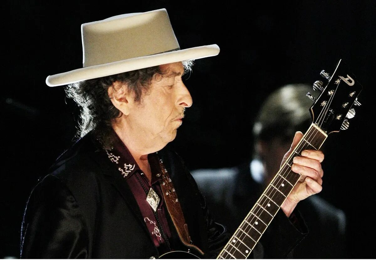 Bob dylan beatles. Боб дилан 2022. Боб дилан сейчас. Боб дилан. Боб дилан получил премию.