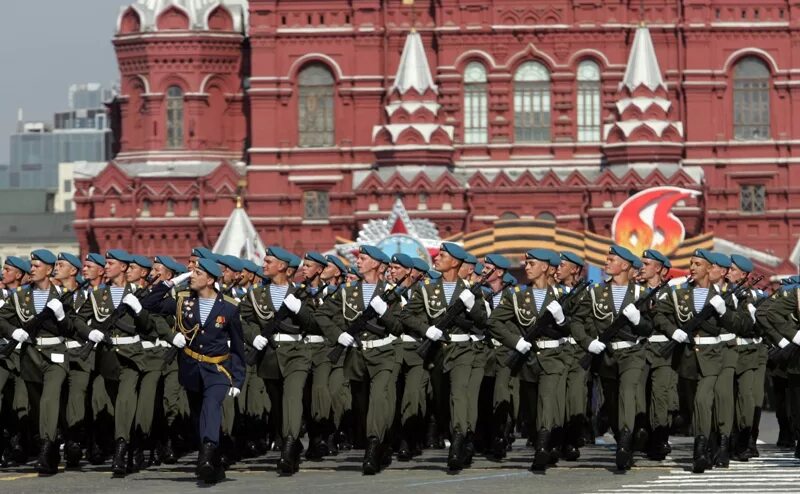 7 май 2012 года. Парад Победы красная площадь ВДВ. ВДВ на параде Победы в Москве. Парад Победы 2011. Парад Победы 2009 в Москве.