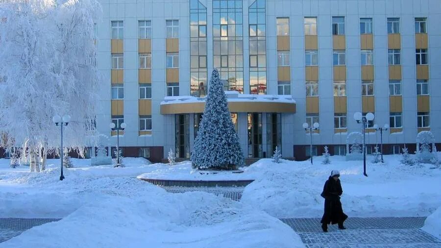 Фонтан нефтеюганск. Нефтеюганск люди. Зсбк нефтеюганск. Улица жилая нефтеюганск. Нефтеюганск 1967.