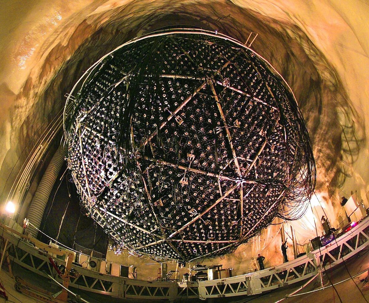2 км под землей. Нейтринные телескопы — детекторы нейтрино.. Нейтринная обсерватория. Садбери нейтрино. Детектор нейтрино super-Kamiokande.