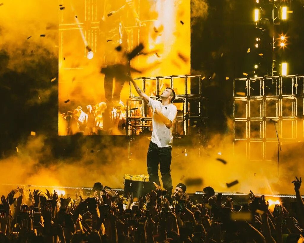 Twenty one pilots концерты. 21 пилот группа. twenty one pilots &quot;trench&quot;. twenty one pilots концерт. twenty one pilots 2019.