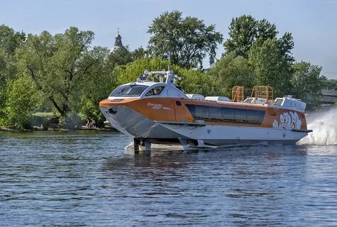 Катер на подводных крыльях нижний