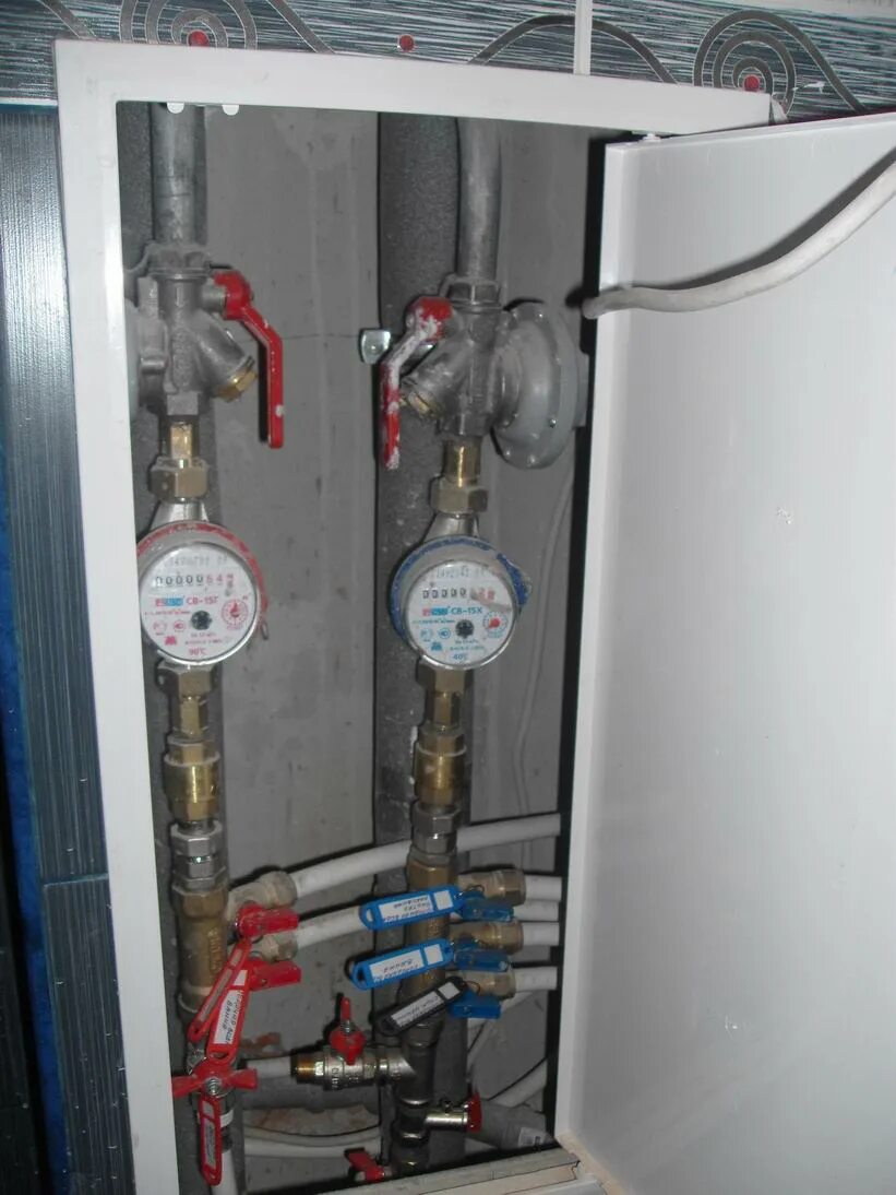 Установка двух счетчиков стоит 2500 рублей. Пломбировка счётчиков воды. Счетчики хвс и гвс. Счетчики хвс и гвс. Установка двух счетчиков стоит 2500 рублей.